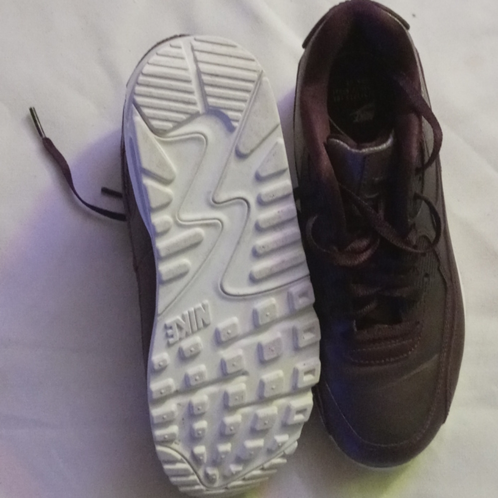 Shoes - Picture 3 of 3